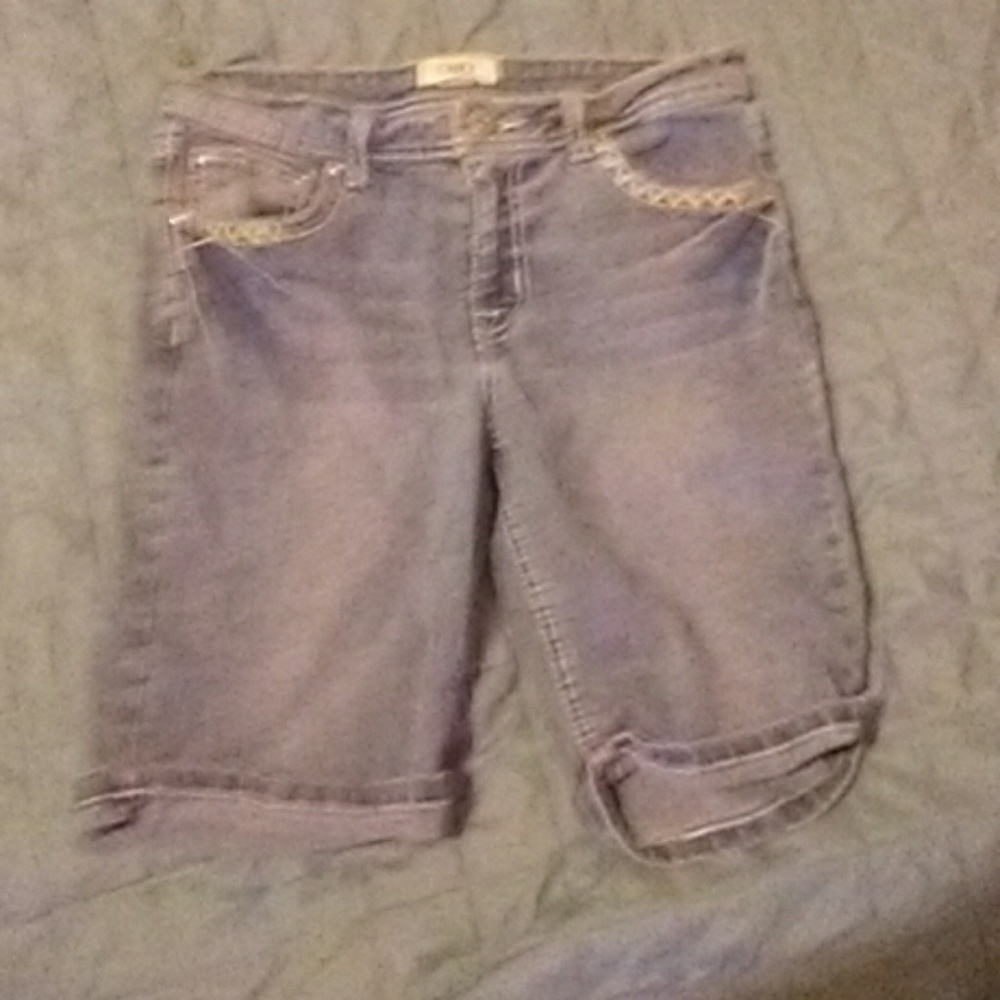 Knee length ahorts